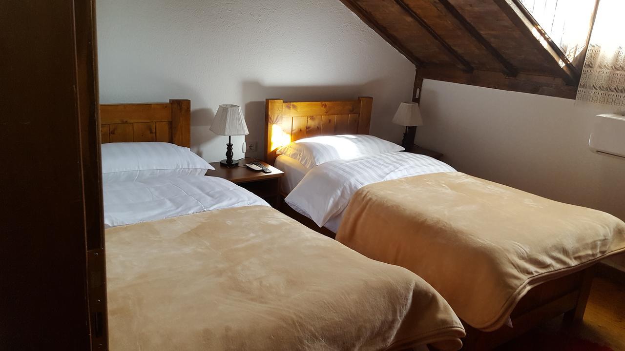 קורצ'ה Hotel Bujtina E Bardhe מראה חיצוני תמונה