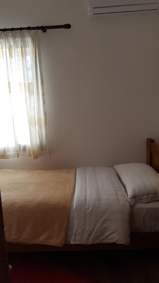 קורצ'ה Hotel Bujtina E Bardhe מראה חיצוני תמונה