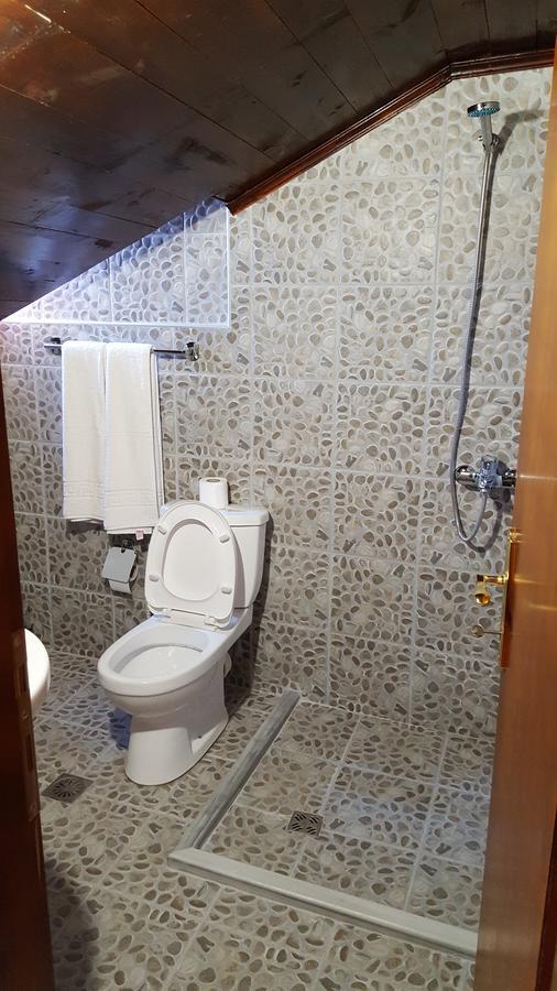 קורצ'ה Hotel Bujtina E Bardhe מראה חיצוני תמונה