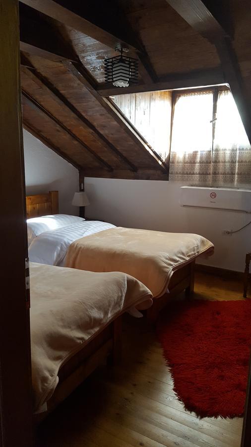 קורצ'ה Hotel Bujtina E Bardhe מראה חיצוני תמונה