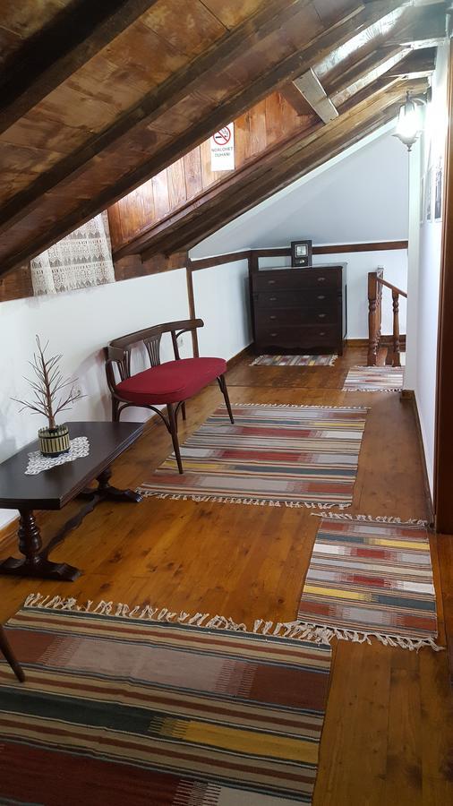 קורצ'ה Hotel Bujtina E Bardhe מראה חיצוני תמונה