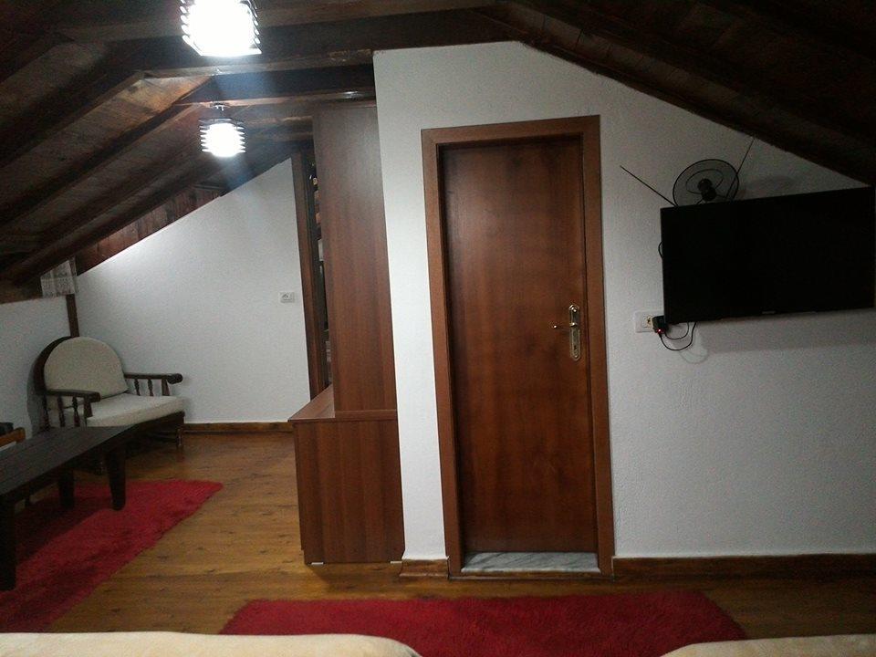 קורצ'ה Hotel Bujtina E Bardhe מראה חיצוני תמונה