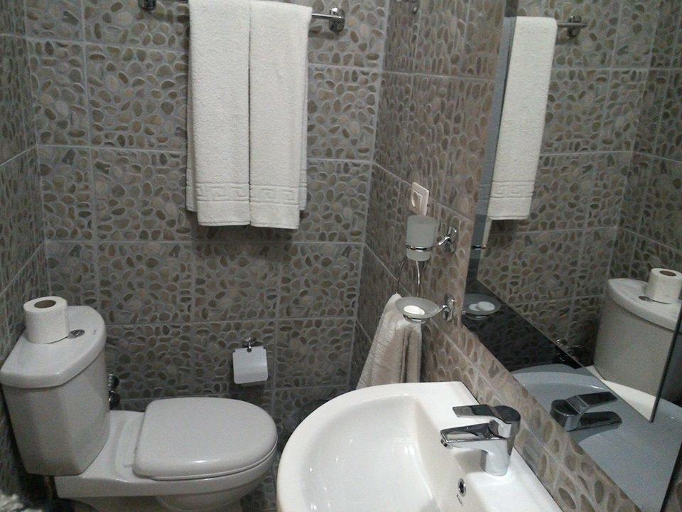 קורצ'ה Hotel Bujtina E Bardhe מראה חיצוני תמונה
