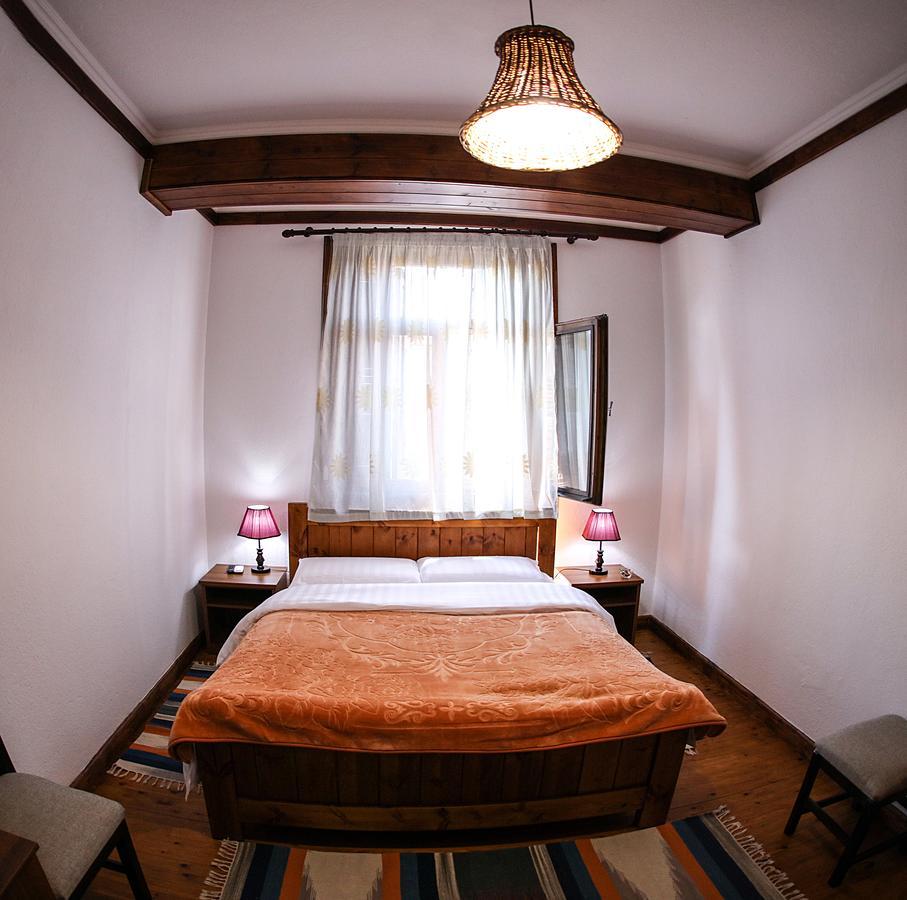 קורצ'ה Hotel Bujtina E Bardhe מראה חיצוני תמונה