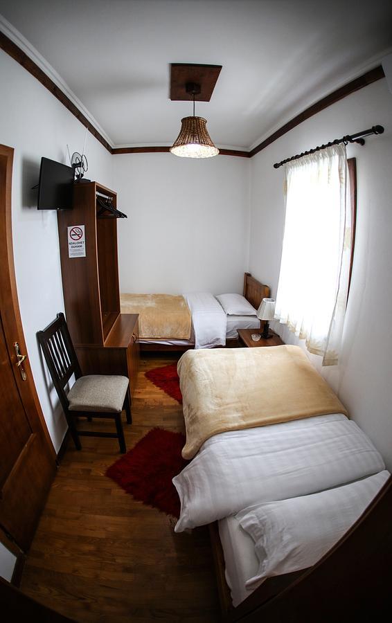 קורצ'ה Hotel Bujtina E Bardhe מראה חיצוני תמונה